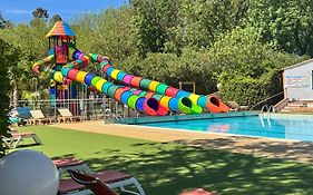 Marina Hotel Club